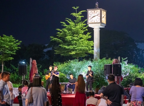 ĐÊM NHẠC ĐẦU TIÊN LƯU GIỮ NHỮNG NỤ CƯỜI